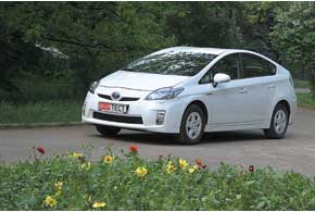 В уникальной силовой установке Toyota Prius ДВС электромотор и генератор оснащены механизмом гибкого перераспределения потока механической и электрической энергии.
