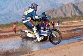 Шесть лет подряд за победу на&nbsp;&laquo;Дакаре&raquo; ведут борьбу Марк Кома (на фото) и Сирил Депре. Победа Кома в этом марафоне установила между ними счет 3:3. 