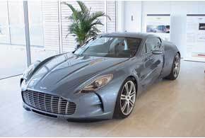 На Aston Martin из алюминиевого листа формуют кузовные детали для олдтаймеров прошлого века и новейшего One 77.