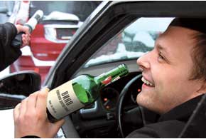 За управление транспортными средствами в состоянии опьянения министр внутренних дел потребовал предусмотреть самую строгую ответственность – только лишение водительских прав.