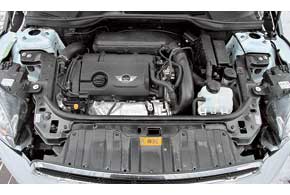 Самый мощный двигатель, который ставится на Countryman, – 1,6-литровый 184-сильный агрегат. Для него доступны 6-ступенчатая механическая коробка в базе и 6-ступенчатая АКП как опция.