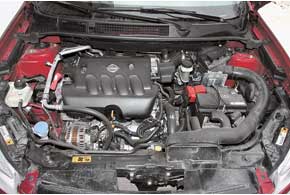 Самая доступная версия Nissan с 2,0-литровым мотором оснащается только передним приводом и МКП. Стоит 187557 грн. по курсу НБУ на время подготовки материала.
