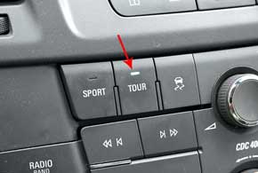 Нажатием одной из этих кнопок можно сделать машину жестче и спортивнее или максимально комфортной.