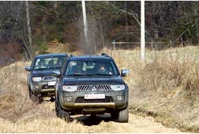 Группу настоящих «проходимцев» возглавлял Mitsubishi Pajero Sport.  
