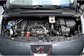 Мотор, разработанный совместно с BMW, оснащен системой непосредственного впрыска бензина и турбиной Twin-Scroll.