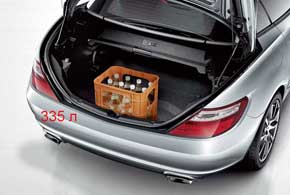 Если крыша закрыта, в багажник SLK объемом 335 л может поместиться до 4-х ящиков безалкогольных напитков. Сложенная крыша уменьшает полезный объем на 110 л – до 225 л.