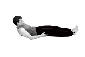 Упражнение, которое поможет убрать напряжение в мышцах спины, – вытягивание. 