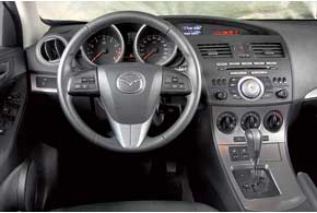 Одна из самых дорогих машин в тесте, Mazda3 оснащена обычным кондиционером. «Климат» – в версиях за 211800 грн. 