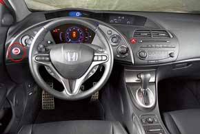 Несомненно, интерьер и внешность Honda Civic самые яркие в тесте. Мотор запускается с помощью кнопки. 