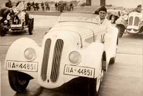 BMW 328 дебютировал на Нюрбургринге летом 1938 года, но и сегодня эта модель принимает активное участие в ретро-соревнованиях.