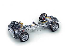 Бензиновый мотор может не включаться до впечатляющей для гибрида скорости 100 км/ч. При движении на скорости до 60 км/ч запаса батарей хватает на 3 км. 