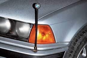 Альтернативой датчикам парковки могут быть габаритные усы-антенны. 