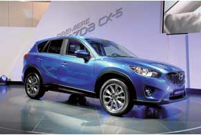 Главная новинка от Mazda – компактный кроссовер CX-5. На нее установят новые моторы и трансмиссии семейства Skyactive.