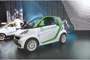 Электрический Smart ED нового поколения имеет запас хода до 140 км и стоит в Германии 16 тыс. евро.