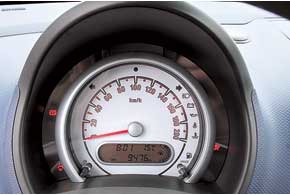 Степень зарядки батарей отображается в понятном для каждого водителя виде. 