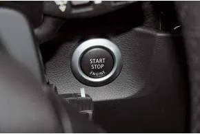 Дизайн интерьера, как и экстерьера, существенно отличается от предшественников – у Е60 нет традиционной, развернутой к водителю центральной консоли. Версии с 2006 года оснащались системой бесключевого пуска двигателя кнопкой «Старт-стоп».