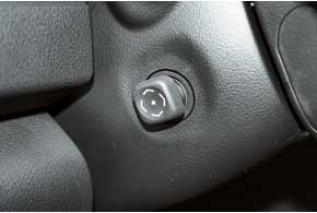 Начиная с комплектации Prestige, Toyota Camry оснащена электрической регулировкой руля. 