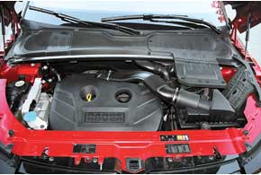 Бензиновый 2,0-литровый 240-сильный агрегат Si4 с турбонаддувом обеспечивает хорошую тягу в широком диапазоне оборотов. 