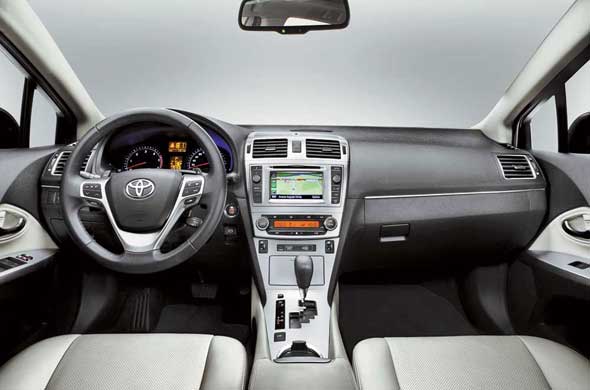 Тест-драйв Toyota Avensis