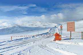 Погода на Нордкапе меняется очень быстро. В солнечный безветренный день за несколько минут может разыграться снежная буря с нулевой видимостью.