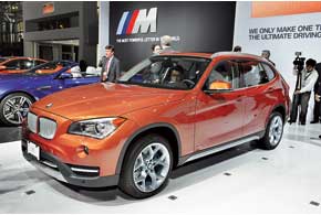 Обновленный BMW X1 в США будет доступен с 2,8-литровым 4-цилиндровым или 3,0-литровым 6-цилиндровым мотором, задним или полным приводом.