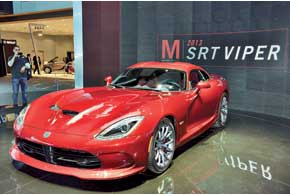 Viper отныне будет продаваться под брендом SRT. Под капотом новинки – 8,4-литровый 640-сильный атмосферный V10.