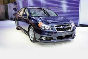 Subaru Legacy, помимо обновленной внешности, получил модернизированный, более экономичный 2,5-литровый 173-сильный (+3 л. с.) мотор.