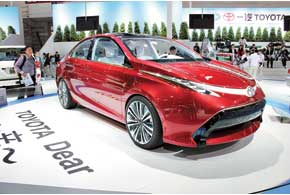 Концептуальное семейство Toyota Dear предстало перед посетителями автошоу в двух кузовах – седан и хэтчбек. Авто­мобили построены на новой глобальной платформе и появятся в серии в 2013 году.
