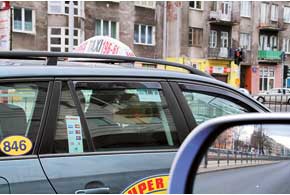 Стоимость проезда в такси колеблется в пределах 2-2,4 zl за километр. 