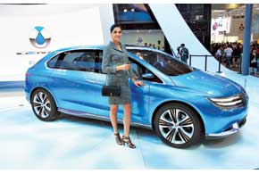 Первое детище СП BYD и Daimler – электромобиль Denza EV Concept, производство которого начнется в 2013 году на предприятии BYD Auto в Шеньчжене. На первых порах новинка будет продаваться исключительно на внутреннем рынке.
