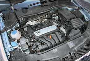 Наиболее массовые из бензиновых моторов Passat: атмосферный 2,0 л и турбированный 1,8 л, редко встречается – 1,6 л. Из дизелей наиболее распространен агрегат 2,0 л. 