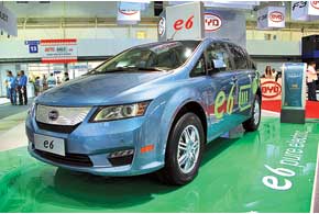 Электромобиль BYD e6 компания намерена продавать по обе стороны Великой китайской стены.