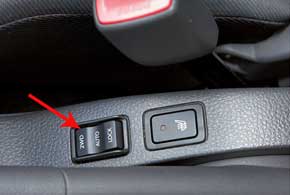 Полноприводной трансмиссией управляют с помощью простого  переключателя.  Есть три режима: передний привод (2WD), автоматически подключаемый полный  (Auto), полный с заблокированной муфтой задней оси (Lock).