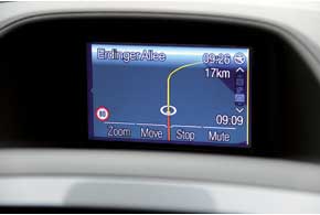 Фирменная мультимедийная система Ford SYNC с цветным дисплеем на центральной консоли включает в себя навигатор.