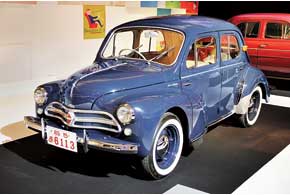 Легендарный Renault 4CV 1959 года выпущен по лицензии японской компанией Hino.