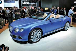 Bentley Continental GT Speed способен разгоняться до 300 км/ч.