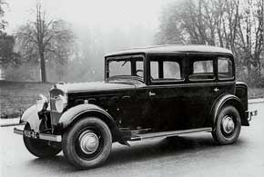 История Peugeot 301 началась еще в 1932 году с выпуска 4-дверного седана. 
