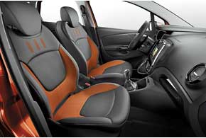 Покупателям Renault Captur будут доступны разнообразные отделочные материалы для индивидуализации интерьера.