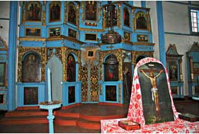 Церковь Святого Георгия сохранилась не только снаружи. Посетители могут увидеть иконостас и все детали отделки.
