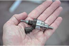 Для оптимальной по времени подачи газа в&nbsp;цилиндры, от которой зависят реакции на нажатие педали акселератора, форсунки разместили максимально близко к&nbsp;впускным клапанам.