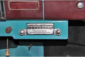У 410-го было радио – тогда редкость даже для авто более выского класса.