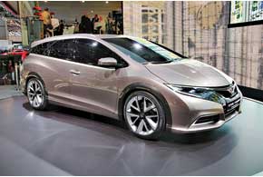 Honda Civic Tourer Concept перевоплотится из концепта в серийный образец в следующем году, а его производство будет налажено на заводе компании в Великобритании.