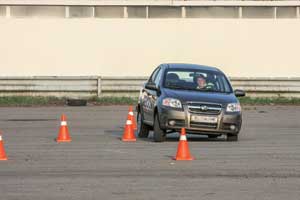 Правильное и безопасное управление автомобилем начинается с посадки за рулем. 