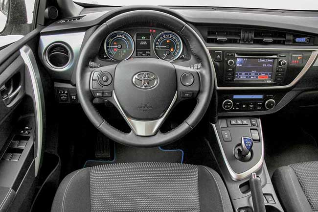 Тест-драйв Toyota Auris Hybrid