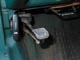 Ford Taurus 1992 – 95 г. в. Стояночный тормоз задействуется при помощи педали, а чтобы снять машину с «ручника», нужно потянуть за отдельный рычаг. 