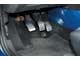 Renault Clio V6 Sport. О том, что вы за рулем Clio V6 Sport стоимостью 41000 евро, напоминают только алюминиевые педали и ручка рычага 6-ступенчатой КПП.