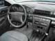 Audi A4 1994 – 2000 г. в. «Торпедо» по краям элегантно переходит в карты дверей, за счет чего складывается впечатление достаточно плотной посадки на передних сиденьях.