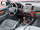 Lexus GX 470. Царство кожи и дерева, все электрифицировано, и в этом роскошном кабинете – рычаг настоящей «раздатки», служащий наглядным подтверждением внедорожных качеств автомобиля.