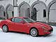 Maserati Coupe Cambiocorsa. Четкий силуэт огненно-красной машины сразу же выдает ее итальянские корни.