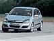 Opel Astra. Система IDS plus позволяет изменять жесткость подвески, чувствительность педали газа, настройки КПП для комфортного или спортивного стиля вождения. Если удерживать кнопку IDS нажатой 4 секунды – отключается ESP plus. 